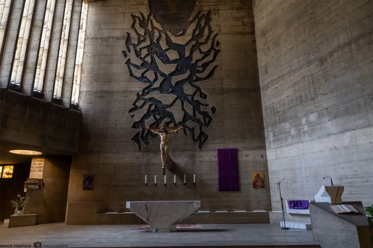Interno della Chiesa di Cristo Risorto