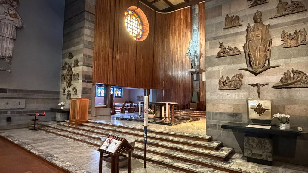 Interno della chiesa di San Nicolao della Flüe